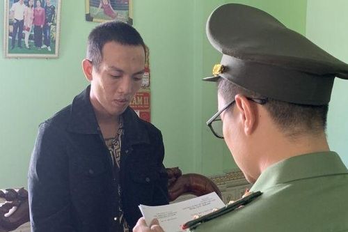 Công an Đà Nẵng bắt hai đối tượng mang súng đi đòi nợ thuê