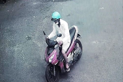Chuốc thuốc mê người bán vé số để lấy tiền
