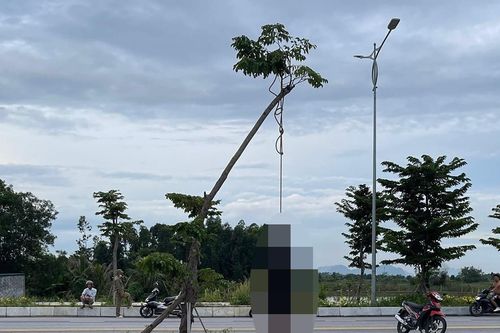 Nam thanh niên tử vong trong tư thế treo cổ ở giữa đường