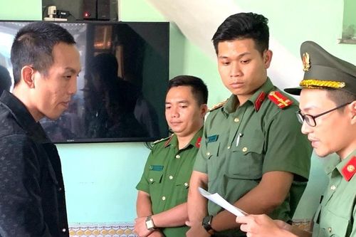 Bắt 2 thanh niên mang súng đi đòi nợ thuê