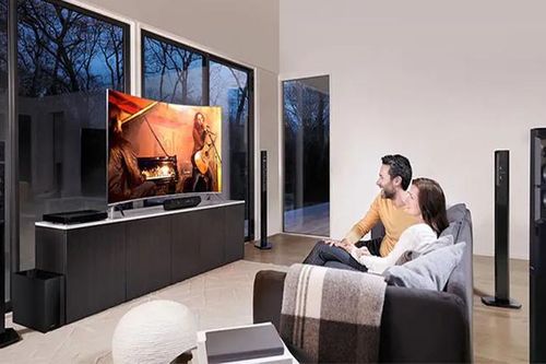 Xem TV khi trời giông bão có thực sự nguy hiểm như khuyến cáo?