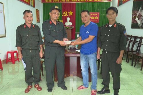 Thượng sĩ Công an nhặt được 45 triệu đồng trả lại người đánh rơi