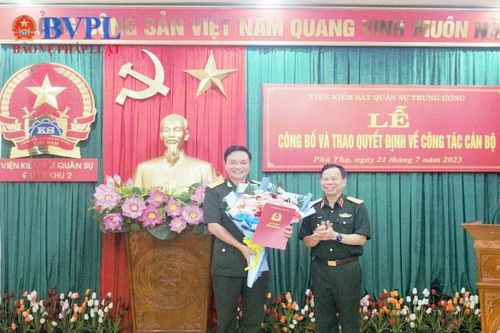 Trao Quyết định bổ nhiệm lại chức vụ Viện trưởng Viện kiểm sát quân sự Quân khu 2