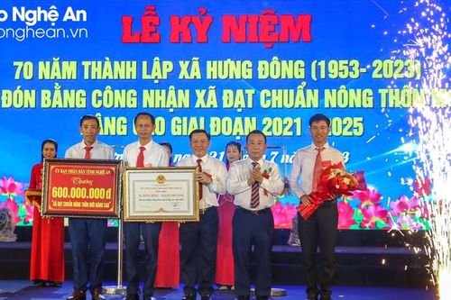Xã Hưng Đông (TP Vinh) kỷ niệm 70 năm thành lập, đón bằng công nhận xã đạt chuẩn Nông thôn mới nâng cao