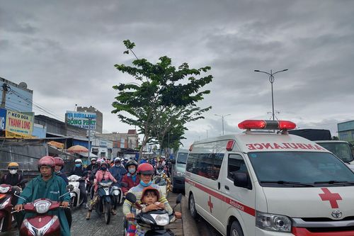 Cầu Rạch Miễu nối Tiền Giang và Bến Tre ùn ứ cục bộ