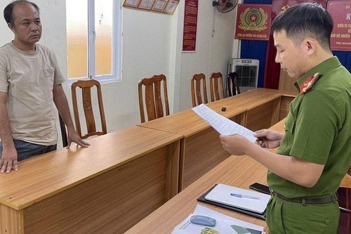Bắt nguyên cán bộ địa chính phường làm lệch nguồn gốc hồ sơ đất