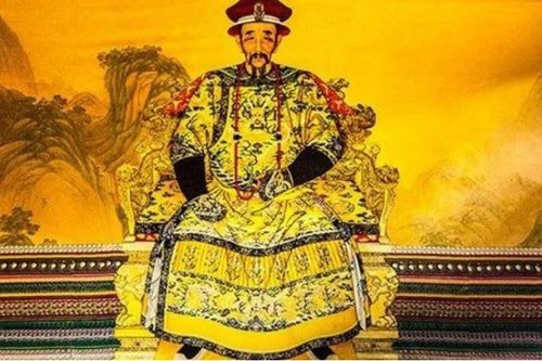 Long bào của hoàng đế Trung Hoa tinh xảo thế nào mà hơn 500 người thợ mất 3 năm mới hoàn thành?