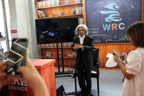 Nếu còn sống, Einstein sẽ nói gì về tác động của AI đối với nền giáo dục Đại học?