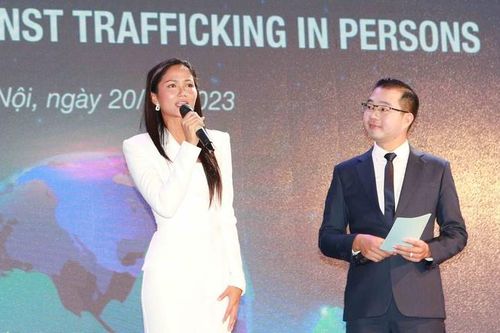 H'Hen Niê, Phan Mạnh Quỳnh đồng hành, hưởng ứng Ngày thế giới phòng, chống mua bán người