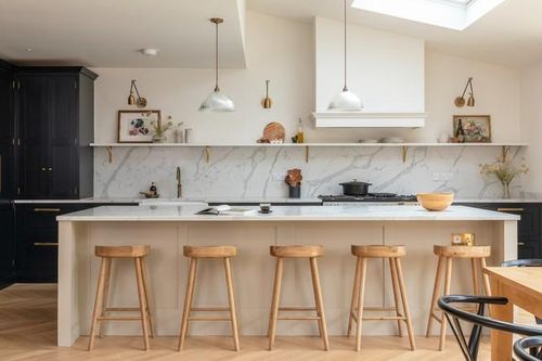 6 thứ không nên lưu trữ trên kệ mở nhà bếp
