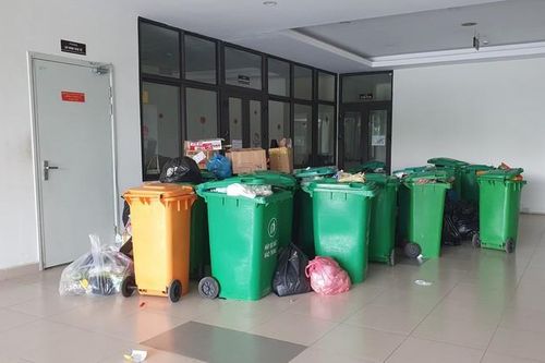 Vụ chung cư Osaka Complex ngập rác: Quận Hoàng Mai yêu cầu khôi phục hoạt động thang máy