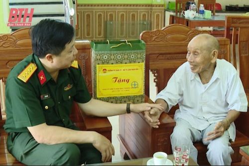 Bộ CHQS tỉnh thăm, tặng quà đối tượng chính sách trên địa bàn huyện Quảng Xương