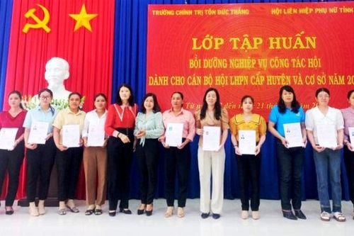Hơn 150 cán bộ Hội Phụ nữ hoàn thành lớp bồi dưỡng nghiệp vụ