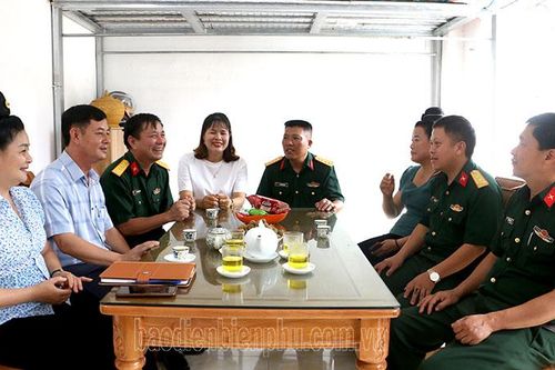 Bàn giao nhà tình nghĩa cho gia đình quân nhân