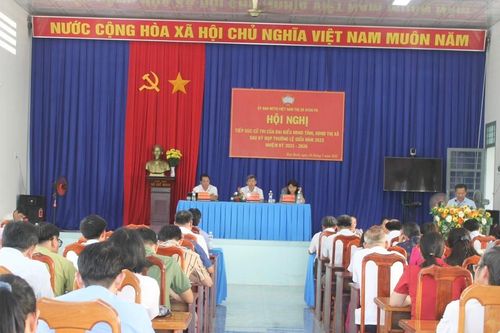 Đại biểu Hội đồng nhân dân 2 cấp tiếp xúc cử tri thị xã Ayun Pa