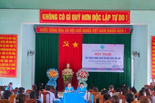 Hội Liên hiệp Phụ nữ xã Ia Broăi đối thoại chính sách về công tác phòng-chống tảo hôn