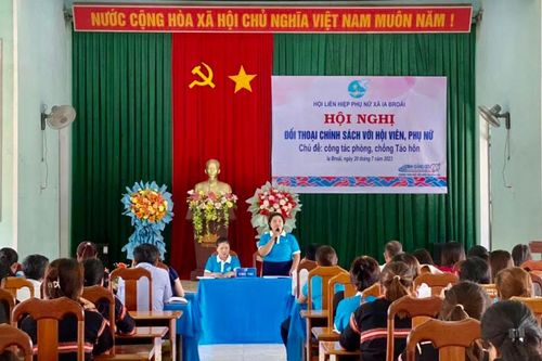 Ia Pa: Hơn 100 cán bộ, hội viên phụ nữ đối thoại chính sách về phòng-chống tảo hôn