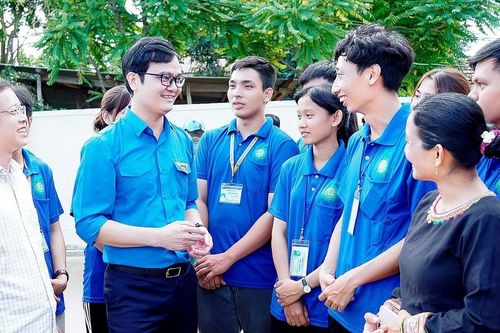 Bí thư thứ nhất Trung ương Đoàn thăm đội tình nguyện 'Mùa hè xanh' ở Gia Lai