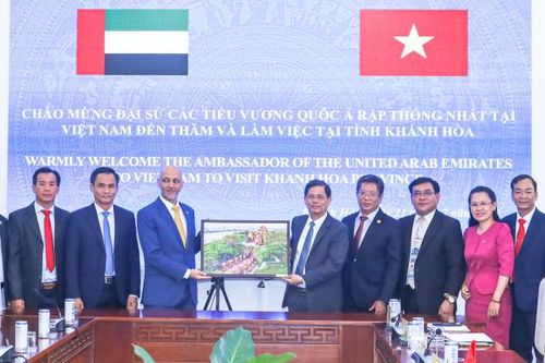 Chủ tịch UBND tỉnh Khánh Hòa Nguyễn Tấn Tuân tiếp Đại sứ UAE