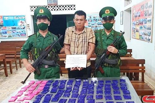 Bắt giữ đối tượng mua bán trái phép 18.000 viên ma túy tổng hợp