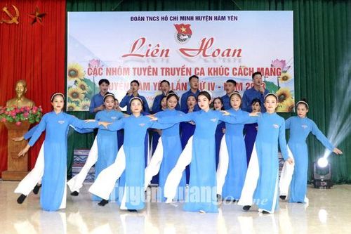 Liên hoan các nhóm tuyên truyền ca khúc cách mạng huyện Hàm Yên