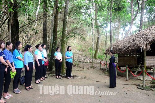 Trung ương Hội LHPN Việt Nam về nguồn tại Khu di tích Quốc gia đặc biệt Tân Trào