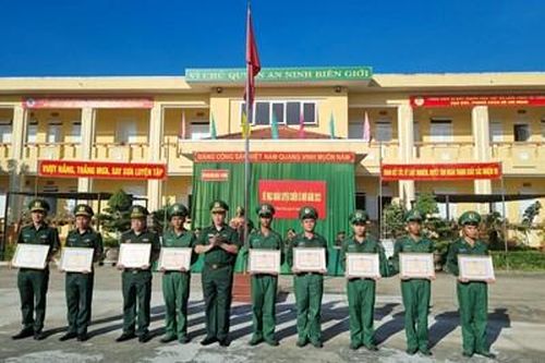 100 chiến sĩ mới nhận nhiệm vụ trên hai tuyến biên phòng