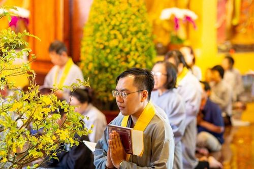 Đọc kinh thầm có được không?