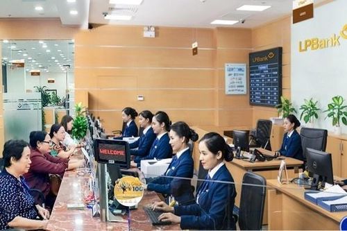 LPBank: Lợi nhuận suy giảm, nợ có khả năng mất vốn tăng vọt lên 80%