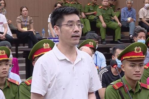 Công bố video bị cáo Hoàng Văn Hưng nhận chiếc cặp được khai đựng 450.000 USD