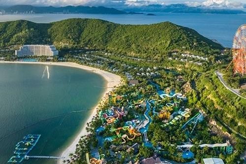 Sao đầu tiên của 8Wonder đã đến Vinpearl Nha Trang