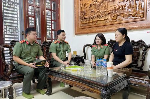 Tuổi trẻ CAND thăm hỏi, động viên thân nhân các gia đình liệt sĩ Công an