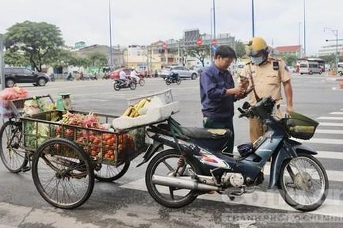 Công an TPHCM: Đẩy mạnh xử lý xe 2, 3 bánh cũ nát, chở hàng cồng kềnh mất an toàn