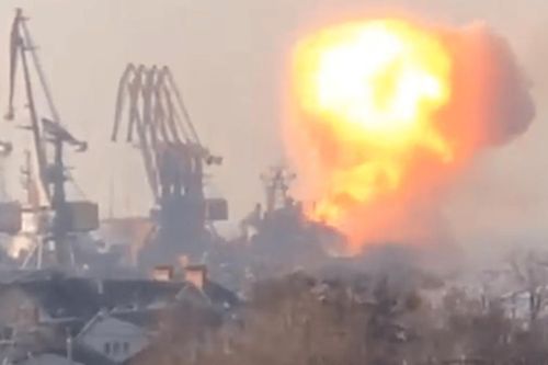 Nga oanh tạc 2 thành phố cảng Ukraine