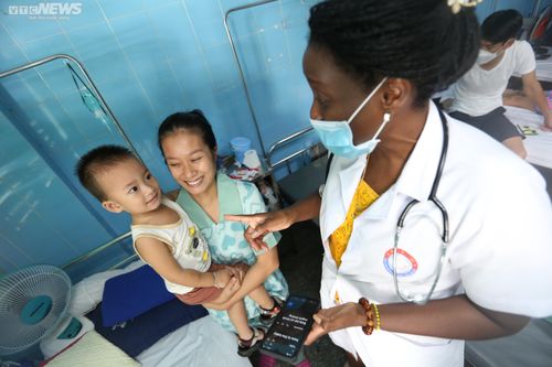 Ngày trực đặc biệt của nữ bác sĩ Cuba