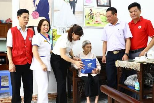 Hoài Đức: Khám sức khỏe, cấp thuốc miễn phí cho gần 250 đối tượng chính sách