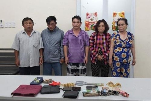 Nhóm 'diễn viên' dùng vàng, kim cương giả lừa đảo ở TPHCM