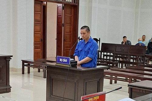 Xử phạt tài xế điều khiển xe ô tô lao vào 5 người ngồi sưởi ấm trên vỉa hè