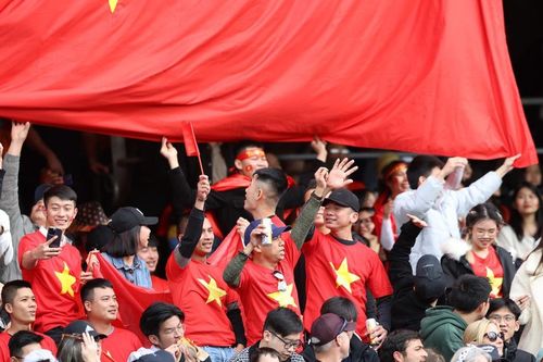 Ghi chép từ sân Eden Park: Và trên khán đài, họ hát: 'Việt Nam, Hồ Chí Minh'