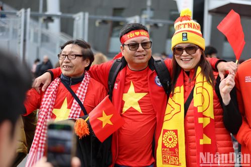 Cổ động viên Việt Nam đến New Zealand cổ vũ đội tuyển nữ