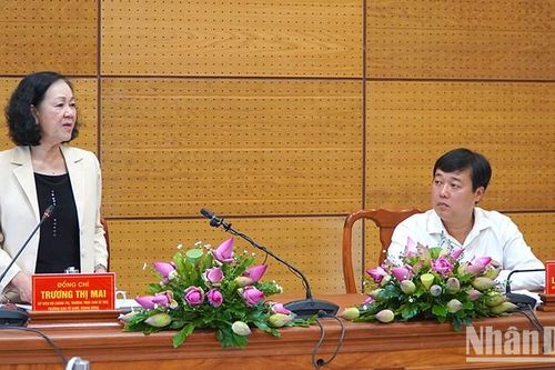 Đồng chí Trương Thị Mai làm việc với Ban Thường vụ Tỉnh ủy Đồng Tháp