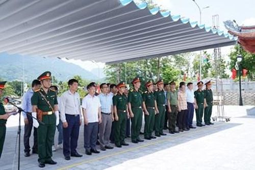 Tri ân các Anh hùng liệt sĩ tại Nghĩa trang Liệt sĩ quốc gia Vị Xuyên