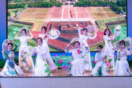 'Mùa Hè Xanh HUTECH 2023': Đêm hội văn hóa gắn kết tình chiến sĩ với bà con tỉnh Đồng Tháp