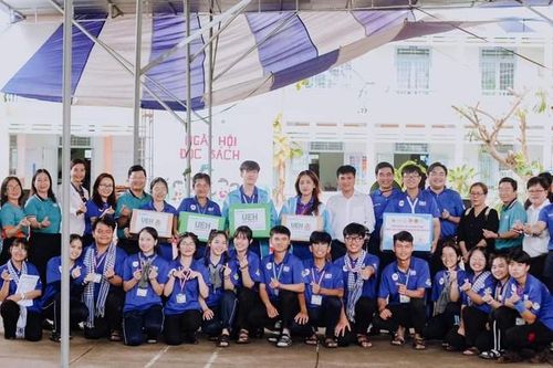 Thành Đoàn TP. HCM thăm, động viên các chiến sĩ 'Mùa Hè Xanh' tại mặt trận Vĩnh Long