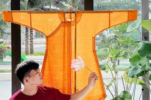 Gieo duyên với áo dài