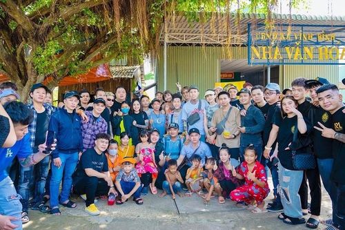 Anh chàng thợ xăm tốt bụng lan tỏa những tấm lòng thiện nguyện tại Long An