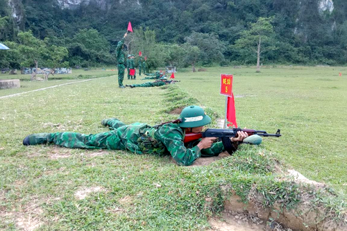 Huấn luyện chiến sĩ những ngày nắng nóng
