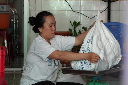 Mẹ lập bếp ăn từ thiện cho bệnh nhi ung thư theo ước nguyện của con gái đã mất