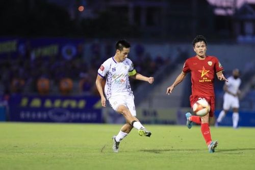 Văn Quyết trở lại, Hà Nội FC vẫn bị Hồng Lĩnh Hà Tĩnh cầm hòa