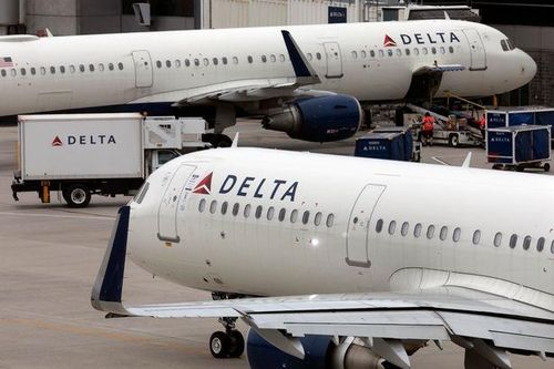 Nhiều khách ngất xỉu trên chuyến bay của Delta Airlines